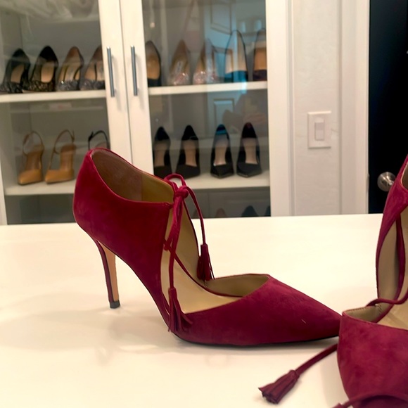 And Taylor Burgundy Suede Pumps Size 7 - Picture 2 of 5